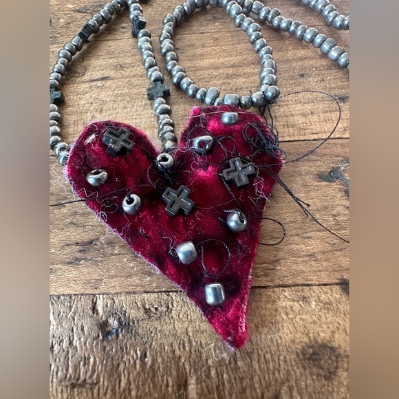 Velvet heart necklace - Picture 2 of 9